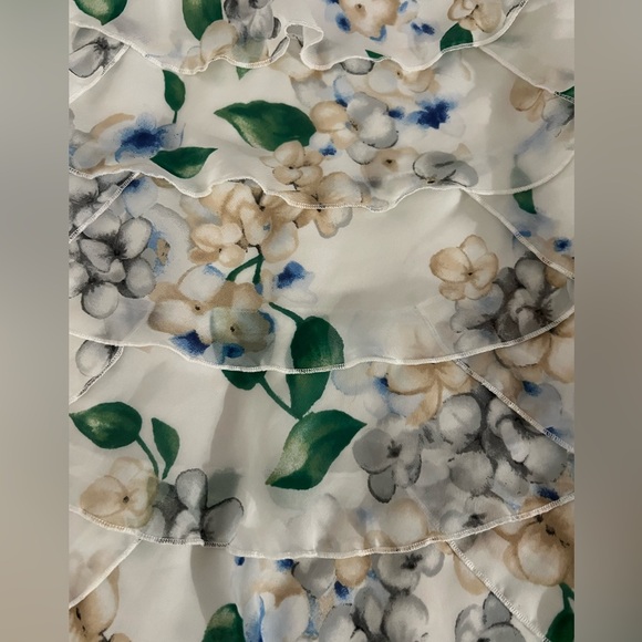 Floral Layered Women's White House Black Market Top - Picture 5 of 5